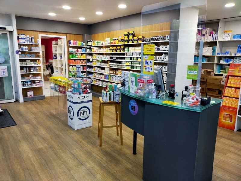 Espace comptoir et matériel médical de la pharmacie